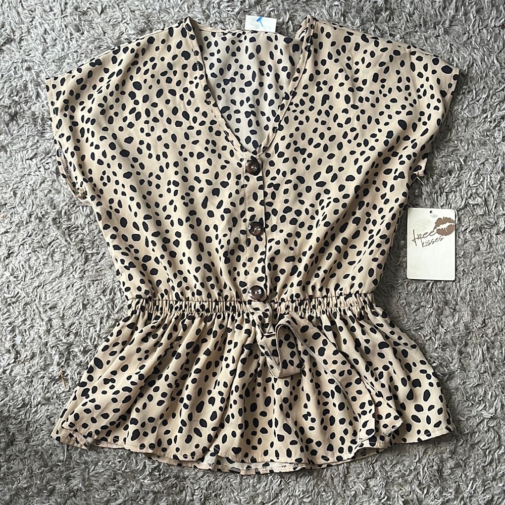 Tan and black dotted short sleeve dressy shirt. Size medium
